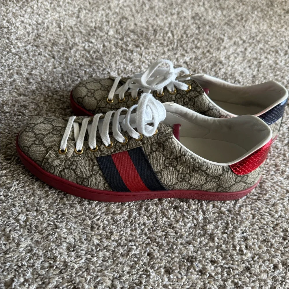 Gucci Men's Beige and Red Sneakers - Picture 3 of 4